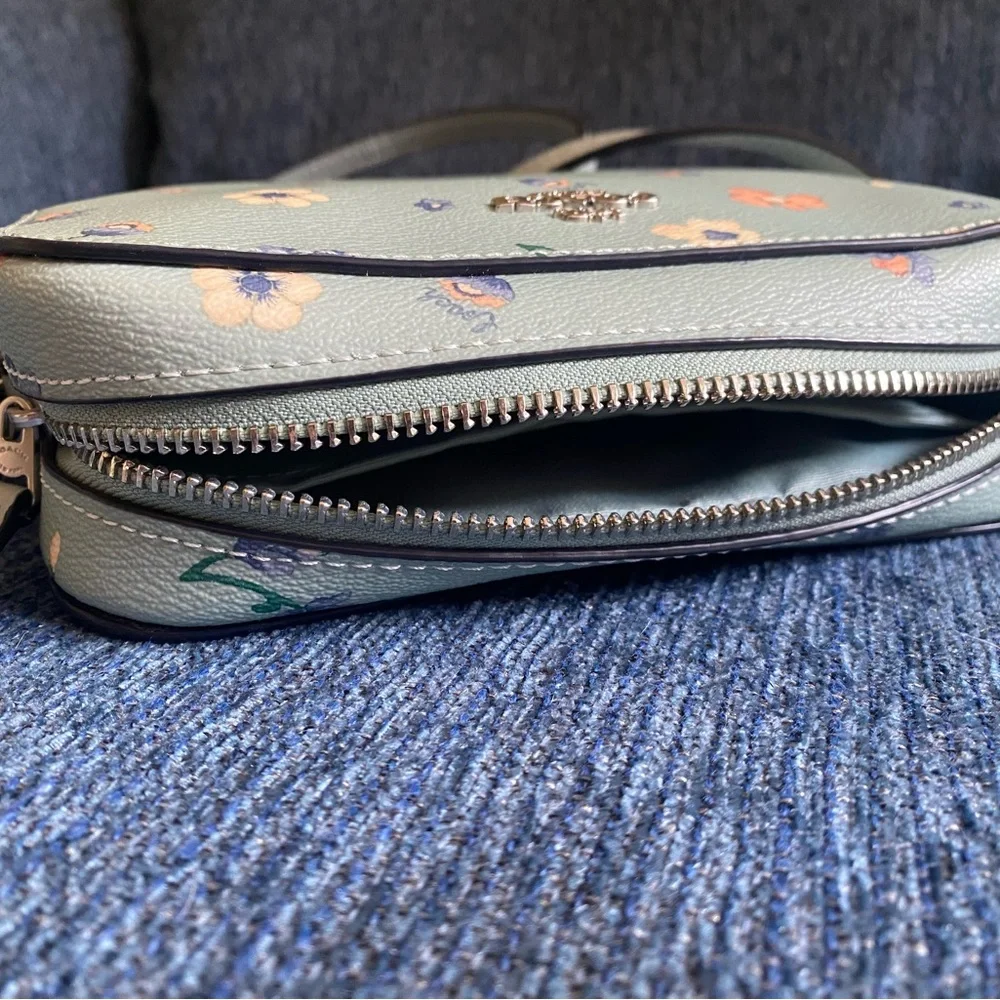Coach 🩵 Light Blue Floral 🌼 Camera Bag ✨ Purse - Picture 6 of 7
